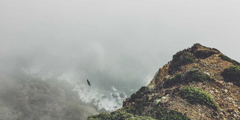 从废铁到天价:工业雕塑如何重塑艺术品交易与未来主义美学